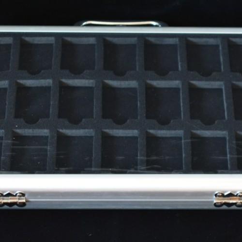 当店使用品！！片面アクリルアタッシュケース型 42個収納【ZIPPO】