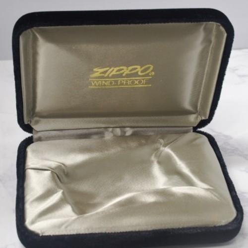 ジッポーロゴ入り　横向きベロアケース  裏面微キズあり【ZIPPO】